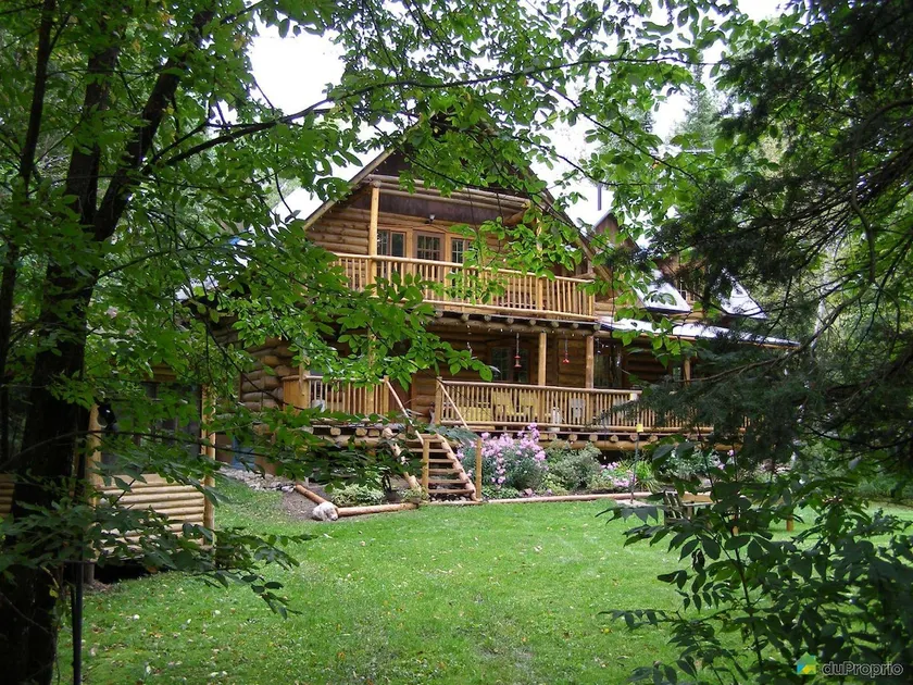 Chalet Karibu Charming Waterfront Home Near Ottawa - Image 1