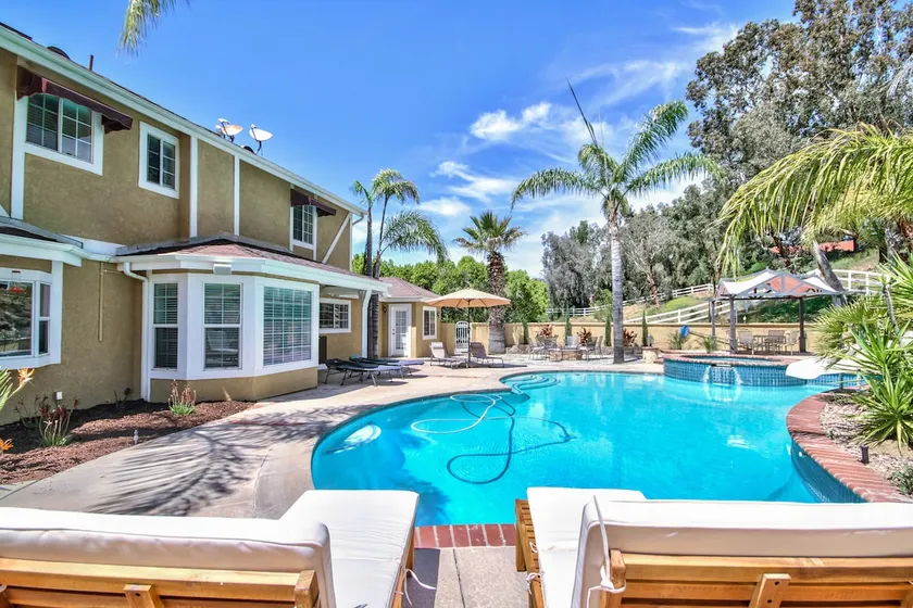 Rancho Vista Estate on 3 acre, Private grapevines - Image 1