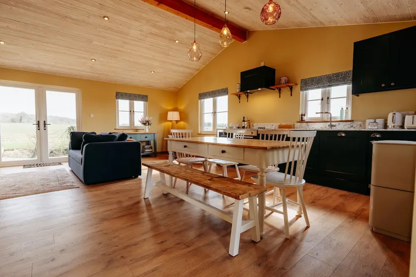 Beautiful Cottage with Heated Outdoor Swimming Pool in Bredfield near to Woodbridge on the Suffolk Coast - Image 1