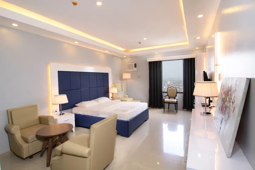 Malate Bayview Mansion 30P - Image 1