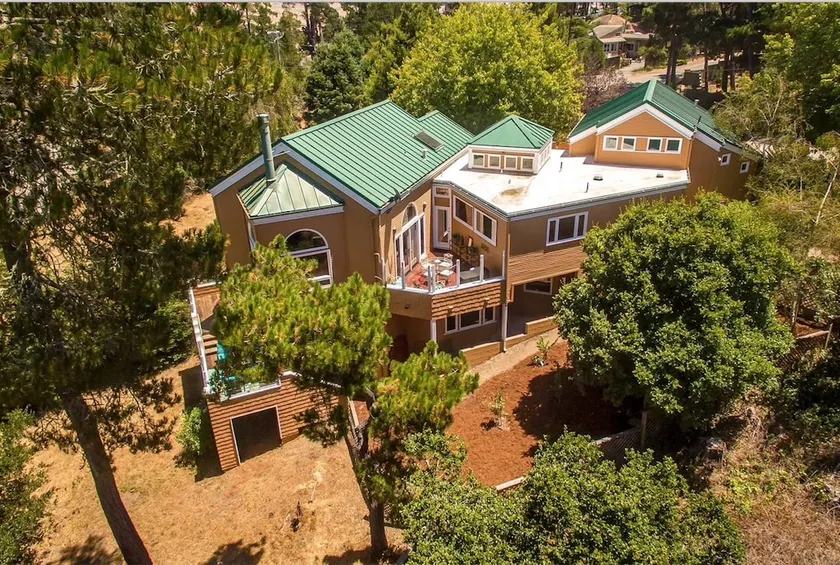 Hilltop Estate - Elegant and Inviting !!! - Image 1