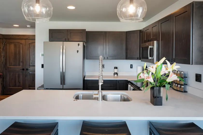 1 Bedroom Apartment with Spectacular Views - Image 1