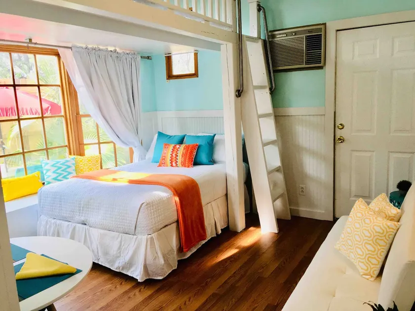 Sunny Daze Bungalow, sleeps 2 Adults - Image 1
