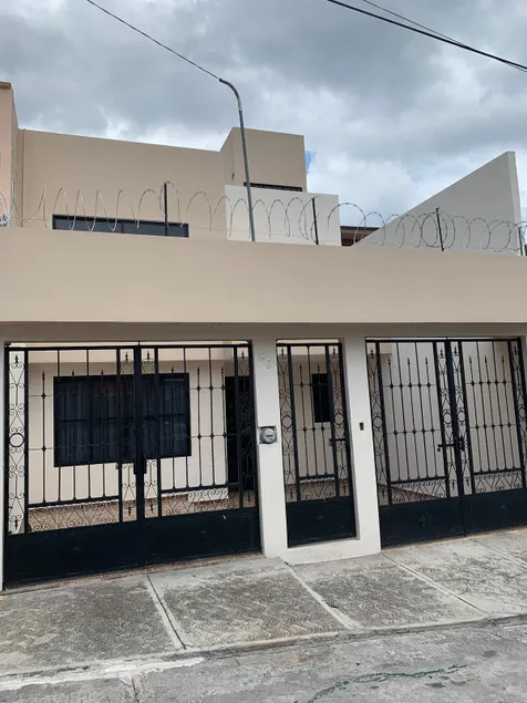 House 15 minutes from historic downtown Morelia - Image 1