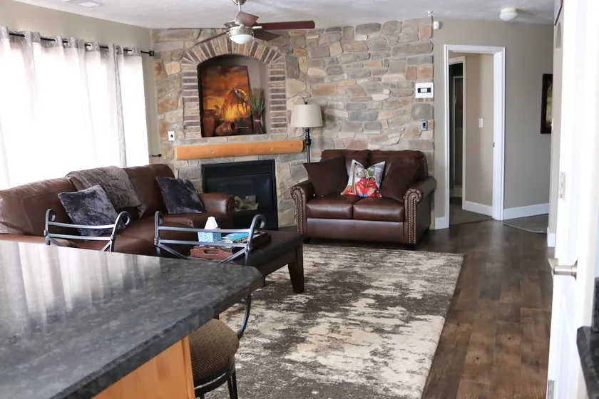 Great Rates! Deer Valley-Garage Parking & Shuttle - Image 1