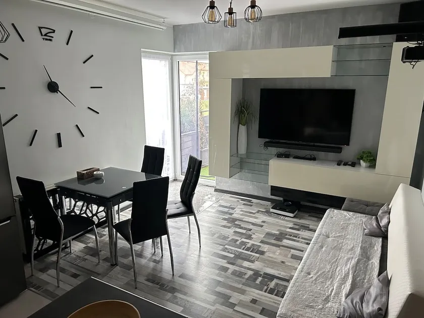 Double bed studio with large terrace - Image 1