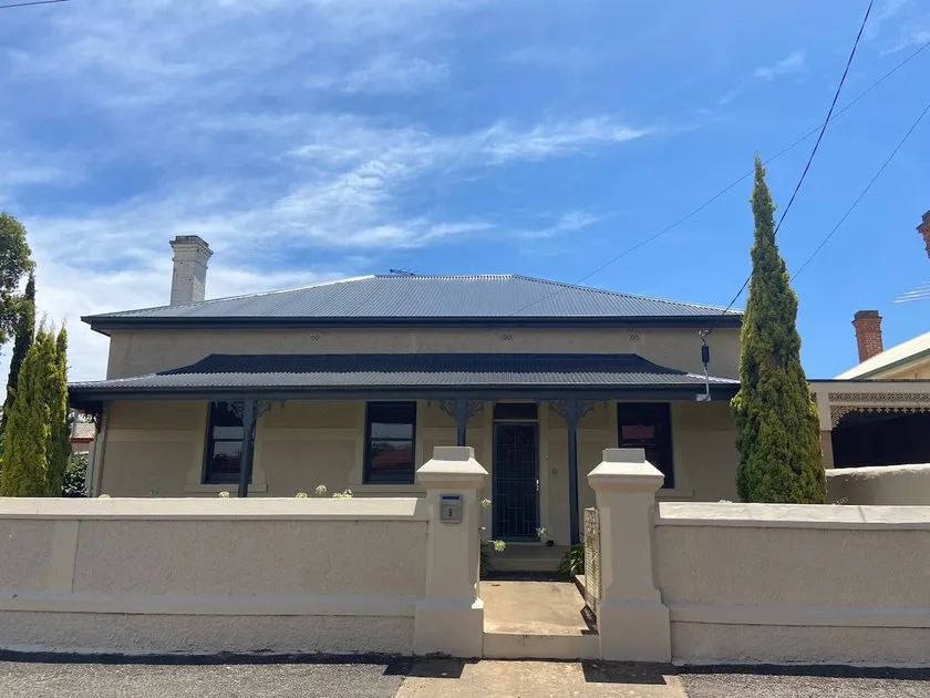 Vintage Chic Home - Image 1
