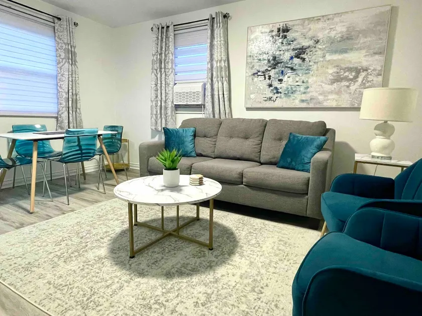 Center City with Recent Renos (King & Double Beds) - Image 1