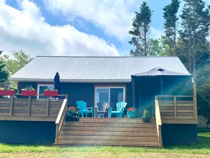 Home on Winter Bay - Image 1