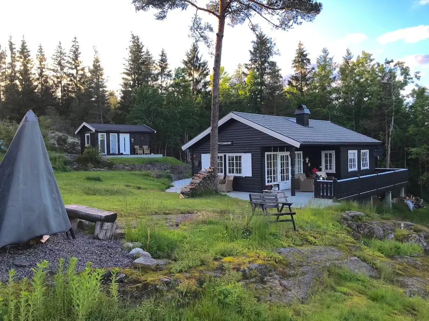 Rural cabin with annex & lake view 1.5h from Oslo - Image 1