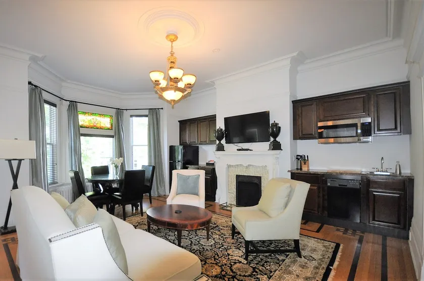5 Star A101 Prince Charles King Suite with parking - Image 1