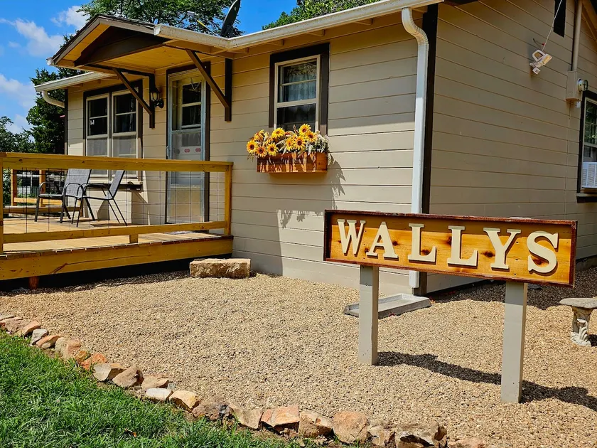 Wally's 1 mile from Truman Lake boat launch. - Image 1