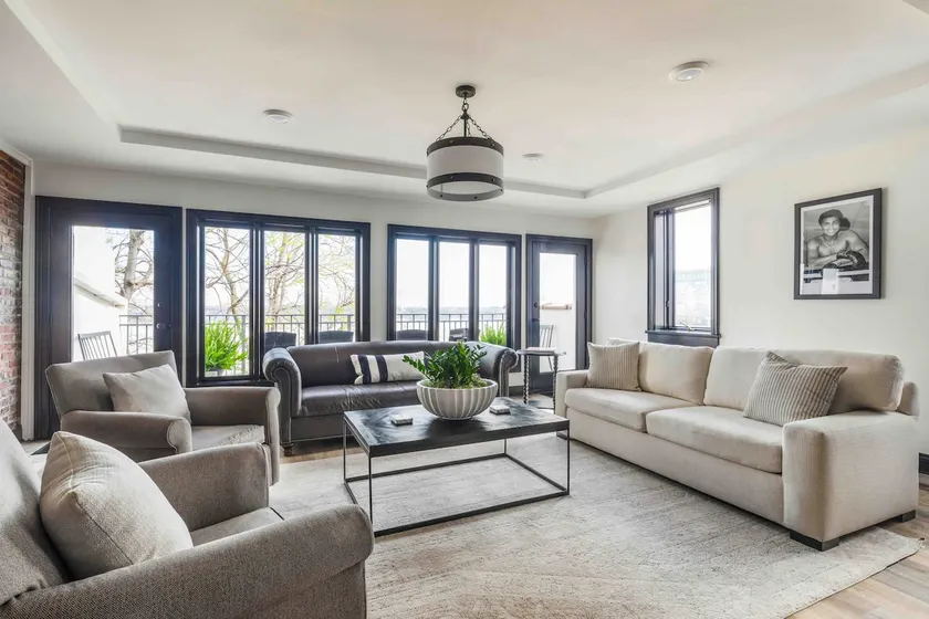 Cassius Quarters@The713! Downtown, large, upscale suite w/private balcony - Image 1