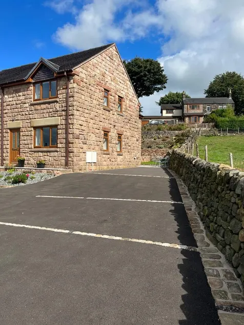 Staycation 3-bedroom home with panoramic views free off road parking - Image 1
