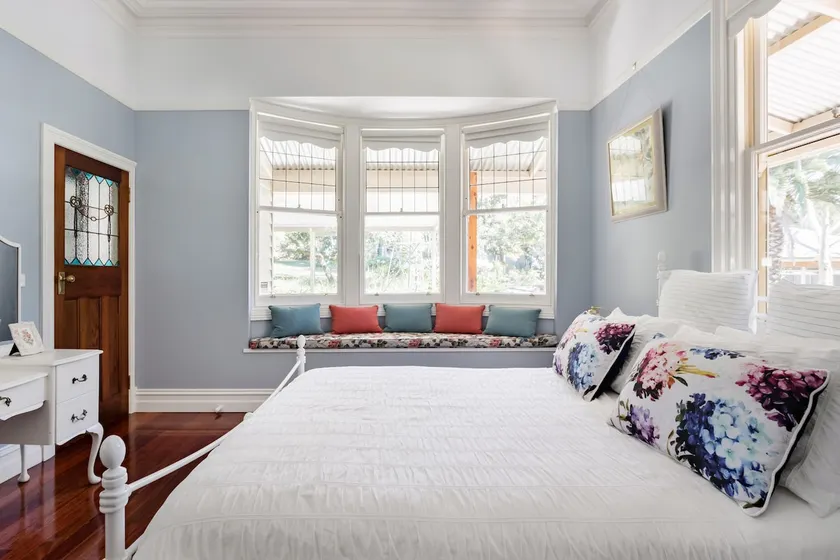 Stately Home with Gardens in Lilydale - Image 1
