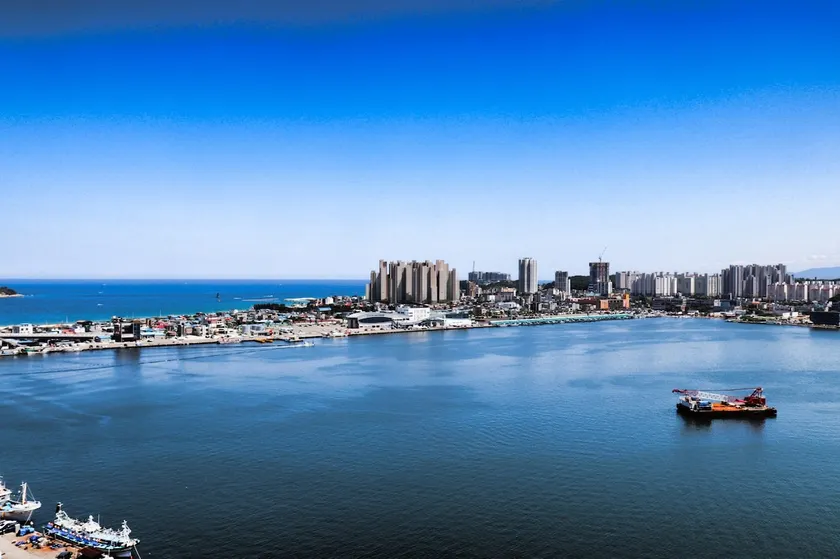 <Lake N City 1705> Sokcho #OceanView #NewHotel #TopFloor (17th floor) #5-minute walk from Jungang Market Sea Boat - Image 1