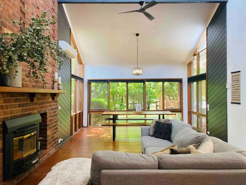 Modern Lodge House, Mountain Views, on River, Pets - Image 1