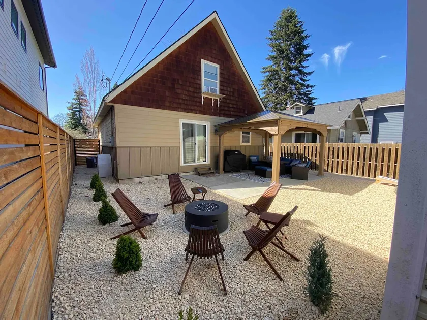 Charming Sanders Beach House — short walk to downtown and beach! - Image 1
