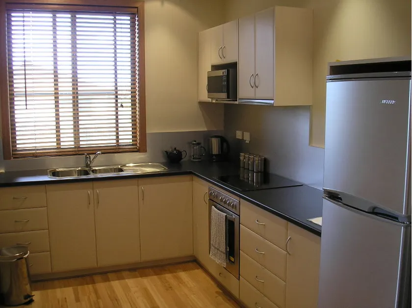 2 brm self contained modern villa - Image 1