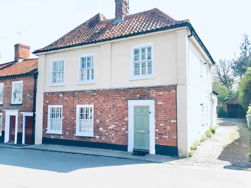 Bright and beautiful North Norfolk home from home. - Image 1