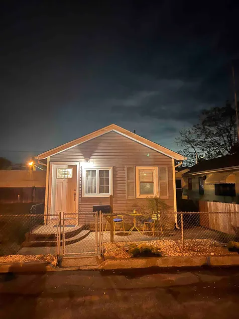 Beach Cottage 2 BR | Walk to Sand. - Image 1