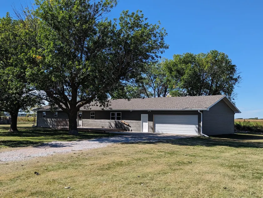 Ranch house/hunting lodge for the whole family close to lake, river & hunting - Image 1
