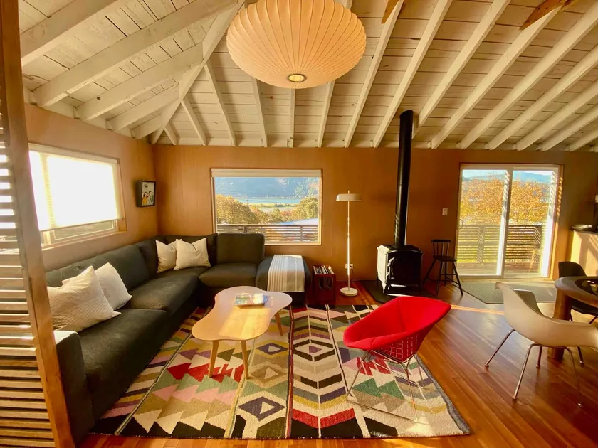 Bingen House 4 - Gorgeous Gorge Views - Stocked - Image 1