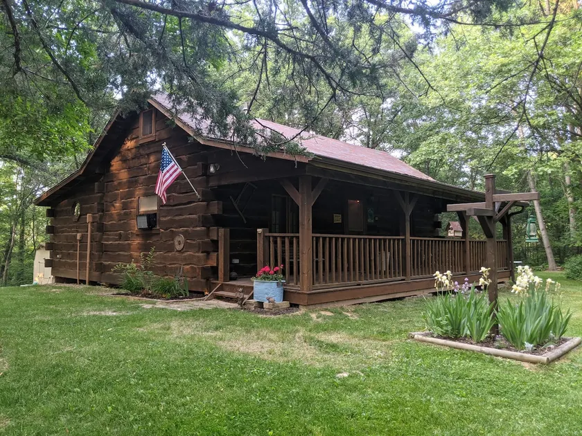 Hilltop Hideaway, Cabin in the Driftless Area - Image 1