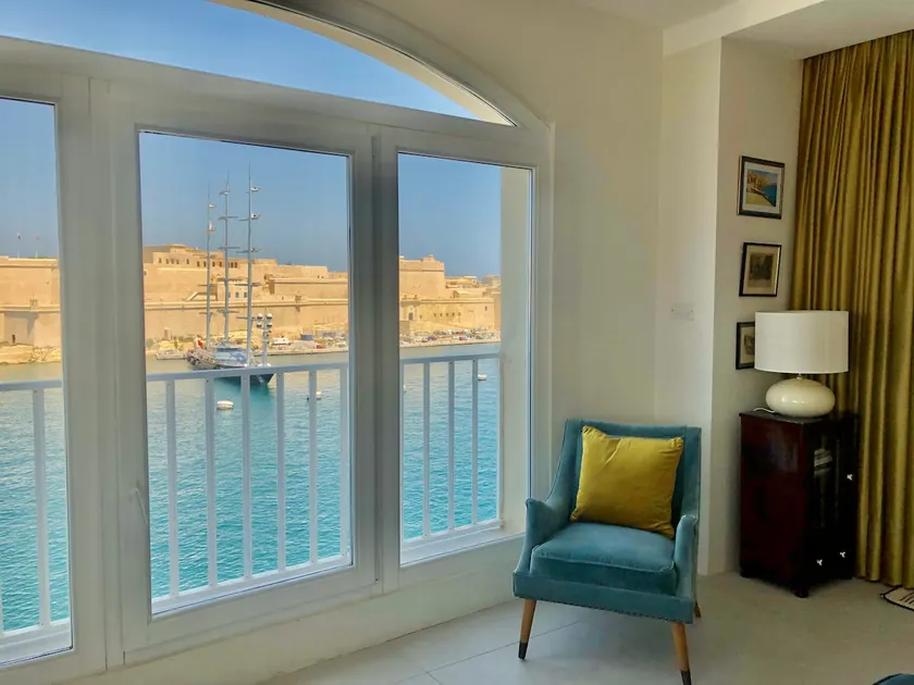 Water's Edge Penthouse - Image 1