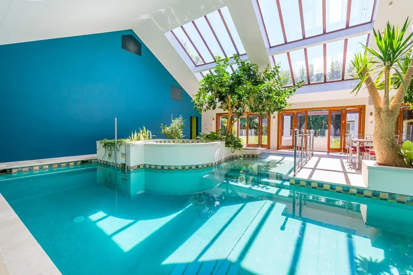 BOND ESTATE LUXURY ACCOMMODATION - Image 1