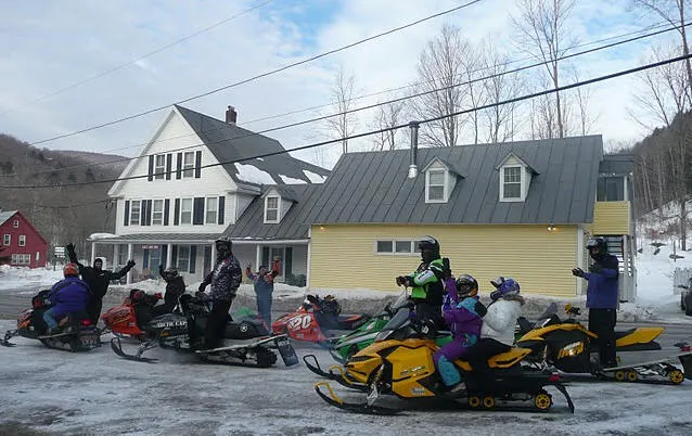 10BR 9.5BA! Sleeps 24! 10 min to Killington/Okemo - Image 1