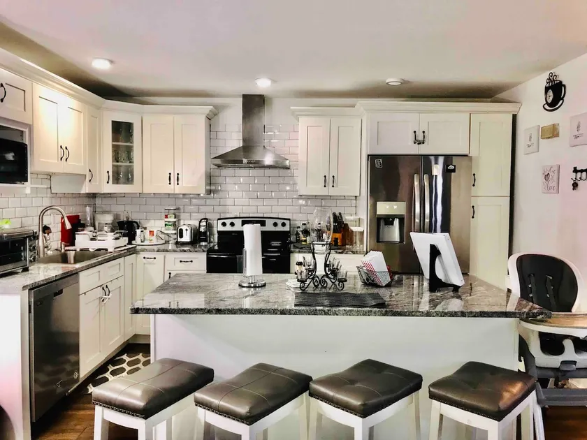 Cozy Elegant Corporate Getaway! 2 Bed/2 Bath Condo - Image 1