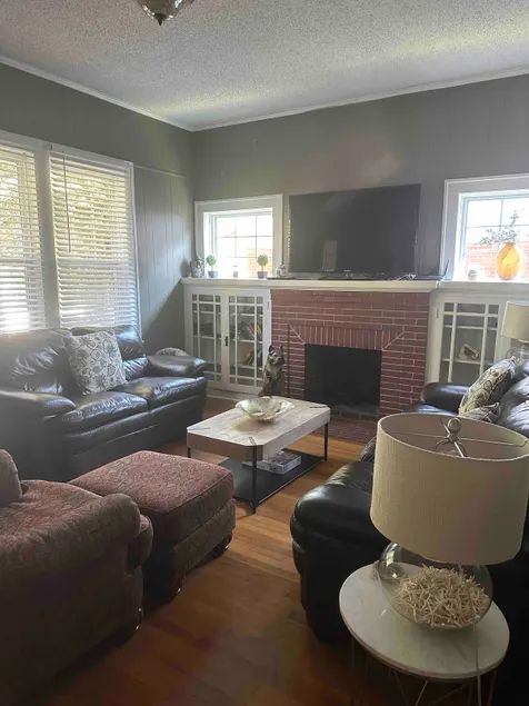 Pet-friendly, two-bedroom home. - Image 1