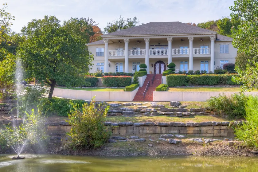 Columns Mansion - Image 1