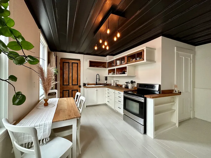 The Hilltop Hideaway - Image 1