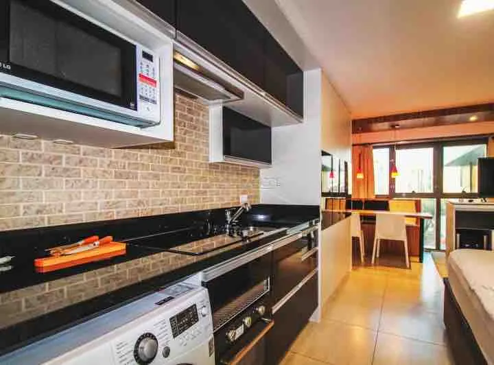 Modern studio, fast internet, exclusive garage - Image 1
