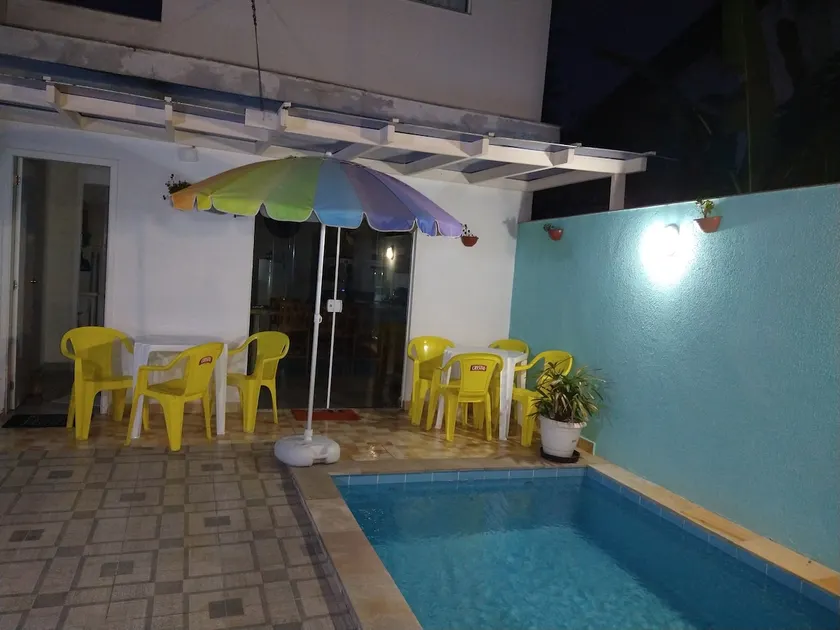 House with swimming pool, barbecue area and home office - Image 1