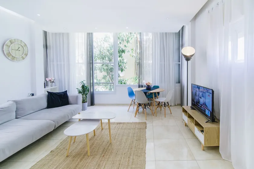 Chic & Cozy 2BR in Ben Yehuda - Image 1