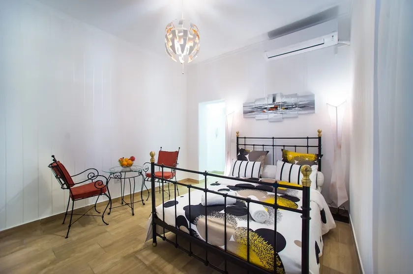 Central cozy 2BR and modern apt two-Promo price - Image 1
