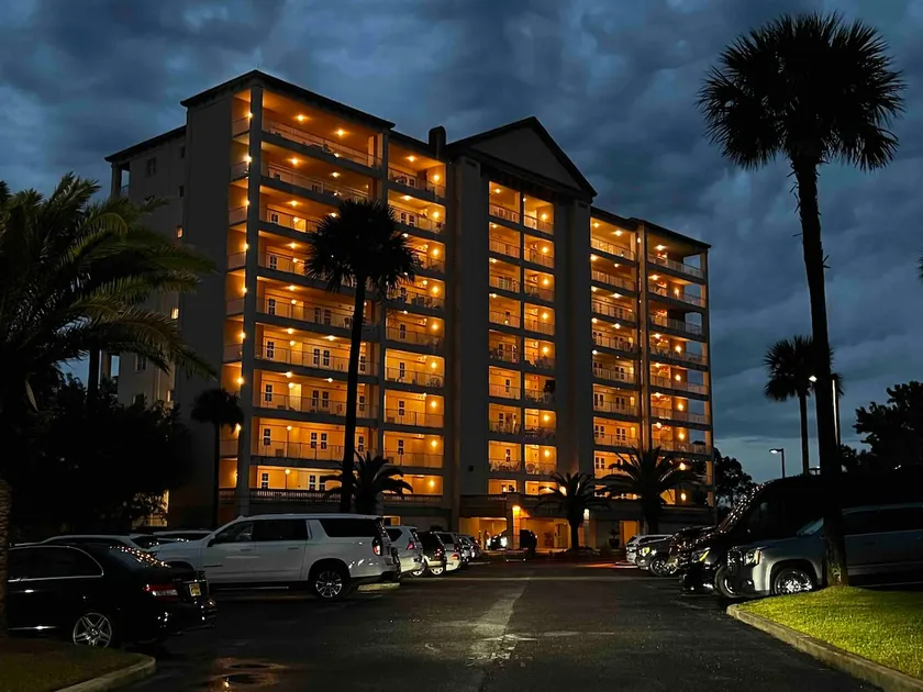 Waterfront! Corner View! 3BR, 3BA. Condo. Pool. - Image 1