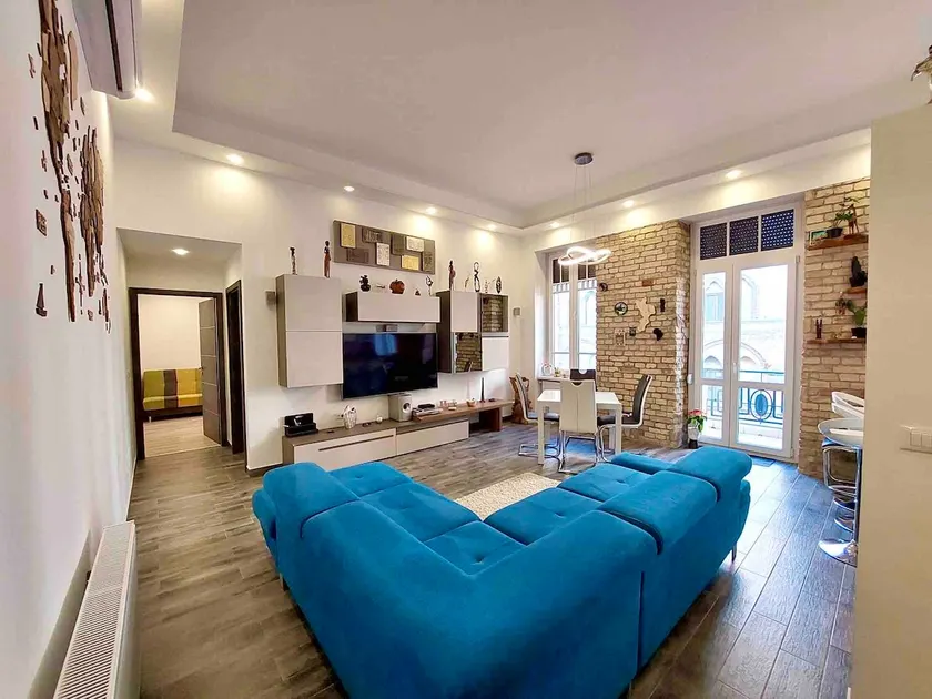 Bright luxury apartment in the city center - Image 1