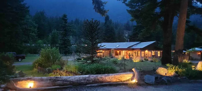 Spacious Mountain Escape for Families & Groups - Image 1