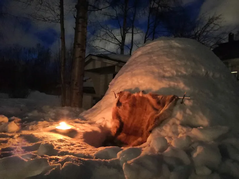 Maison en bois authentique avec un véritable igloo de neige - Image 1