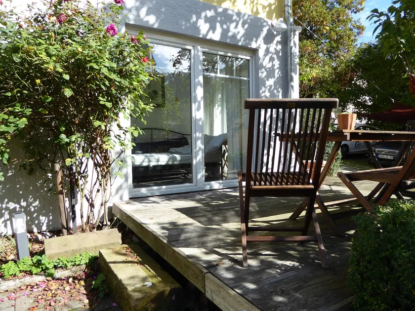 Garden apartment in Art Nouveau villa - Image 1