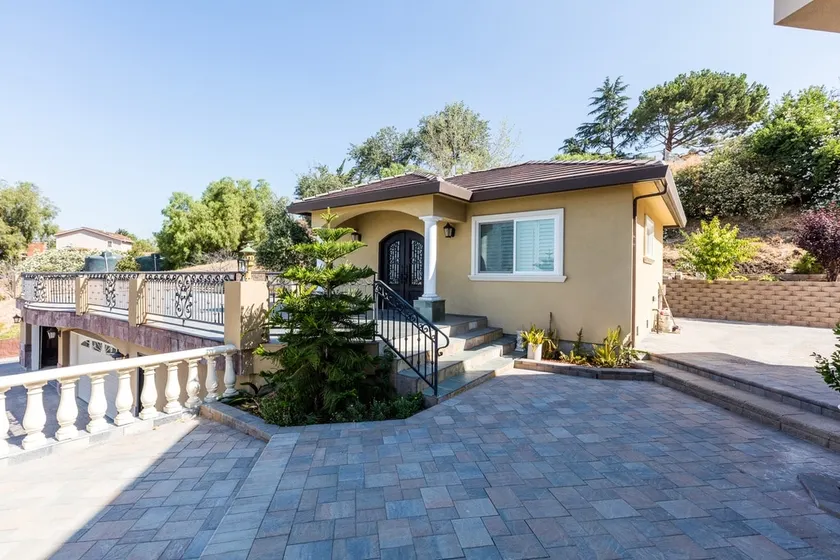 Evergreen Valley Hillside retreat - Image 1