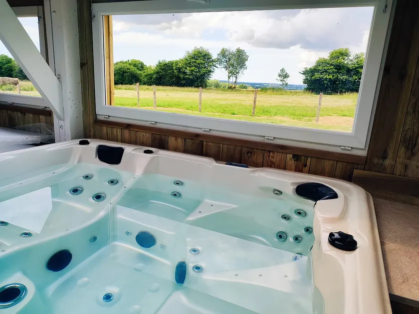 cottage with a hot tub and playground - Image 1