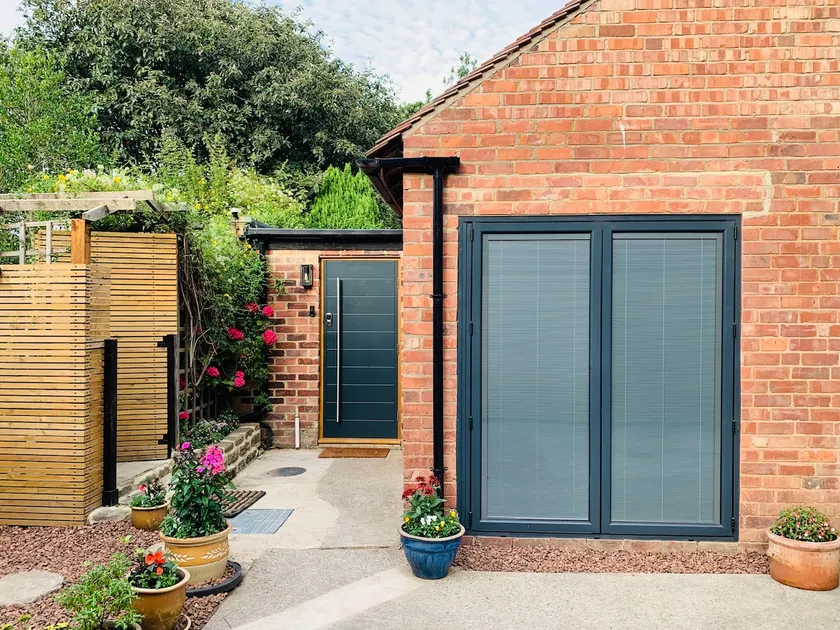Hidden gem in central Tynemouth w/private parking! - Image 1