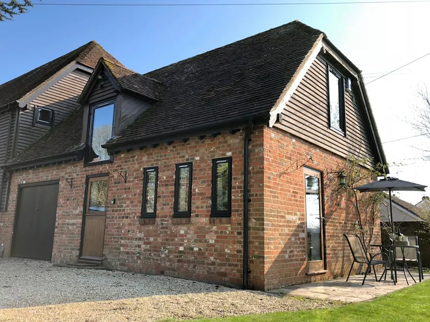 The Stable Barn *On the edge of the New Forest* - Image 1
