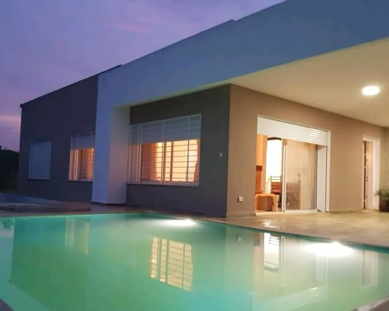 Luxurious country villa with private pool - Image 1