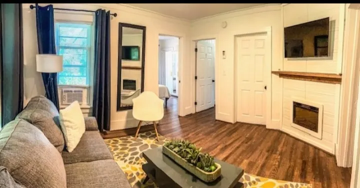 Spacious Profesionals retreat. 2br w/ac - Image 1